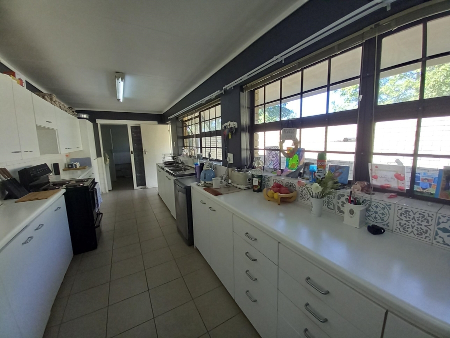 To Let 4 Bedroom Property for Rent in Rouxville Western Cape